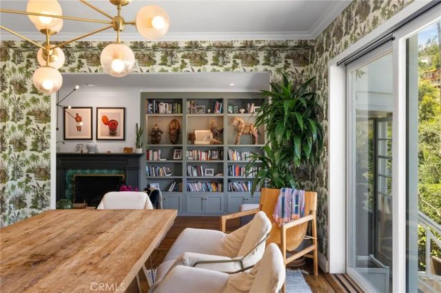 3704 Prestwick, Los Angeles, CA 90027