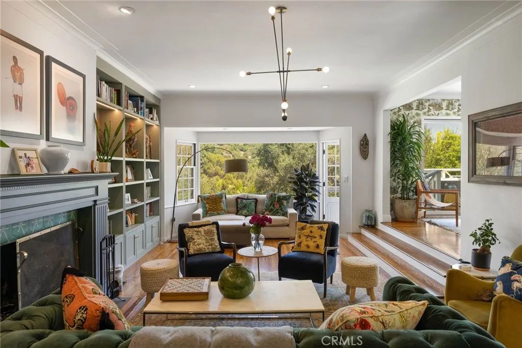 3704 Prestwick, Los Angeles, CA 90027