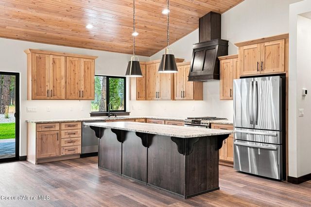 279 Coyote Pass Rd, Blanchard, ID 83804