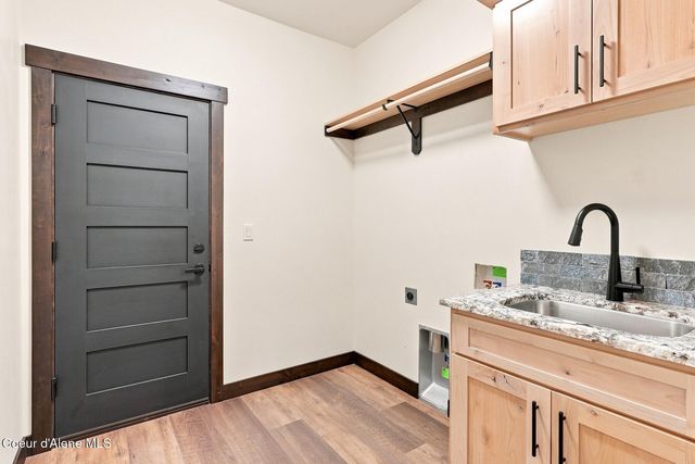 279 Coyote Pass Rd, Blanchard, ID 83804