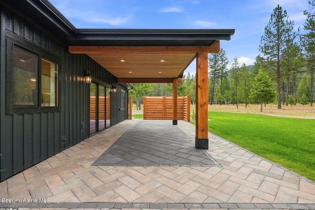 279 Coyote Pass Rd, Blanchard, ID 83804
