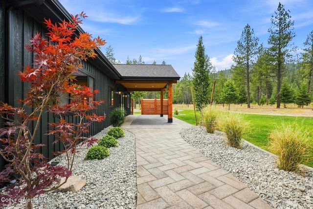 279 Coyote Pass Rd, Blanchard, ID 83804