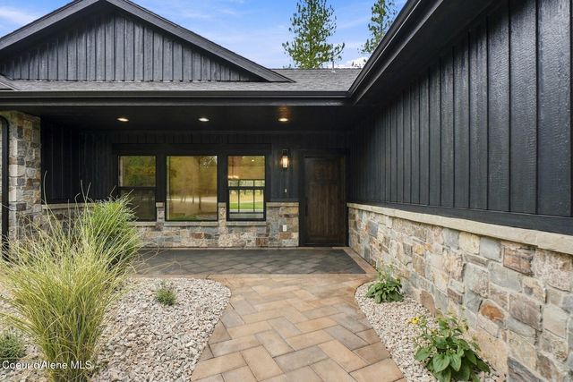 279 Coyote Pass Rd, Blanchard, ID 83804