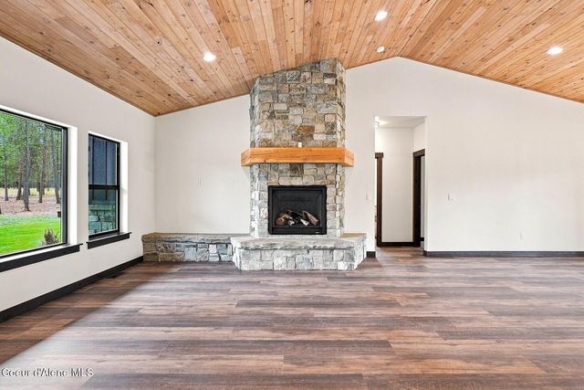 279 Coyote Pass Rd, Blanchard, ID 83804