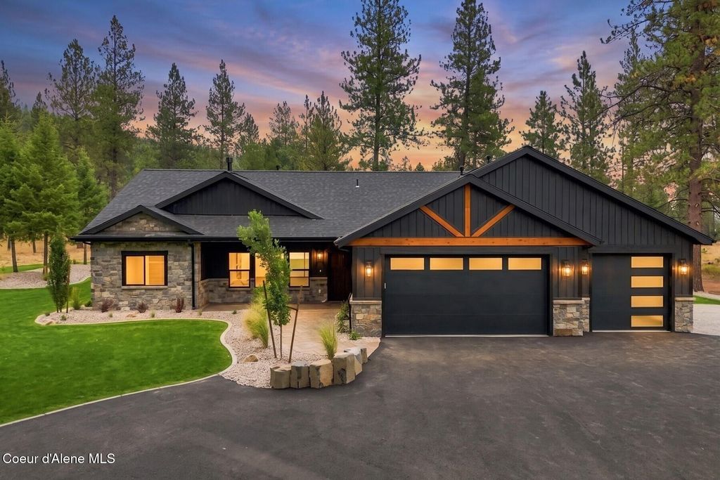 279 Coyote Pass Rd, Blanchard, ID 83804