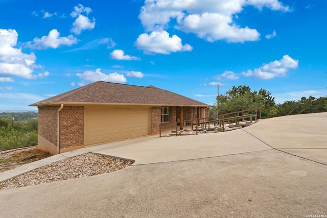 1485 YAUPON DR, Fischer, TX 78623
