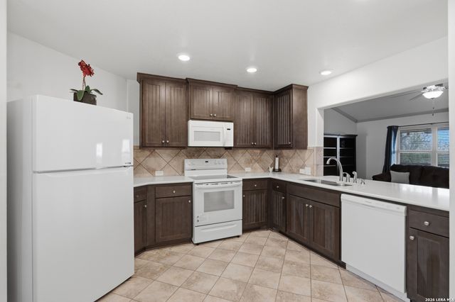 1485 YAUPON DR, Fischer, TX 78623