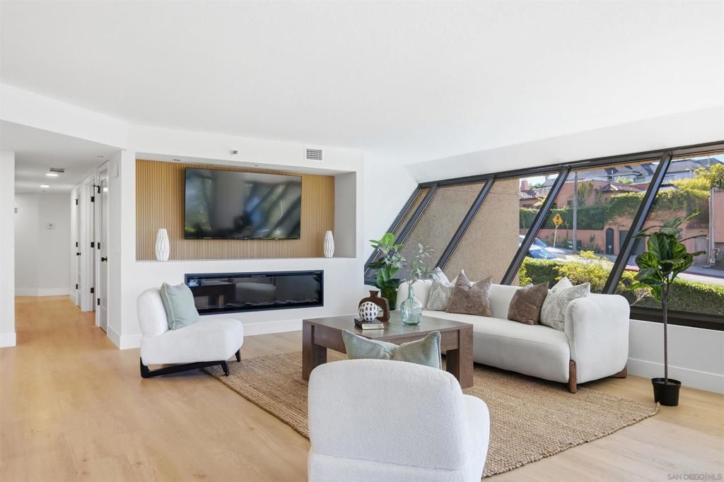 230 W Laurel 204, San Diego, CA 92101 — photo 3