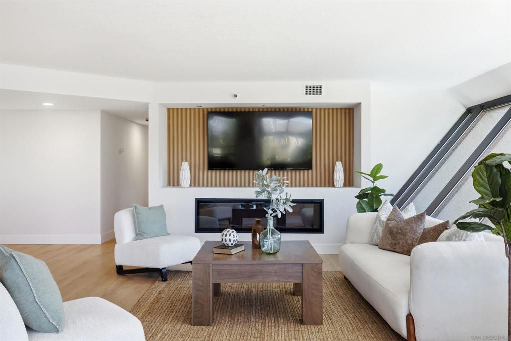 230 W Laurel 204, San Diego, CA 92101 — photo 4