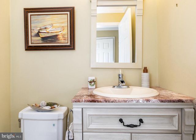 77 WHITE CLAY CRES, Newark, DE 19711