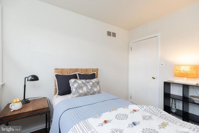 77 WHITE CLAY CRES, Newark, DE 19711