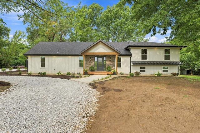 3222 Pryor Road, Lee's Summit, MO 64082