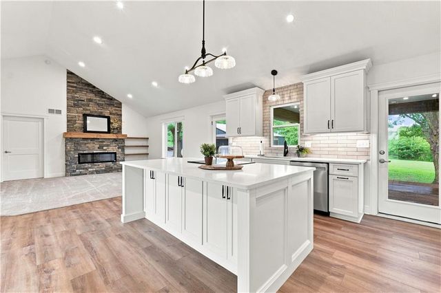 3222 Pryor Road, Lee's Summit, MO 64082