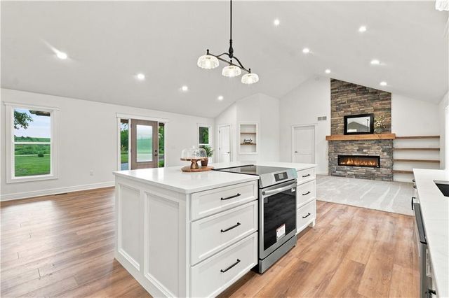 3222 Pryor Road, Lee's Summit, MO 64082
