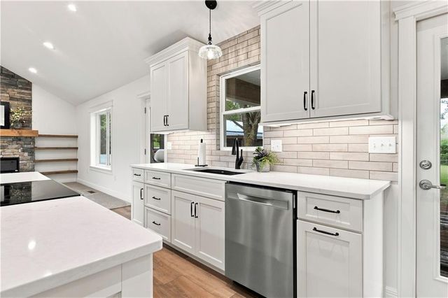 3222 Pryor Road, Lee's Summit, MO 64082