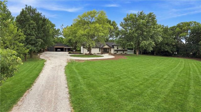3222 Pryor Road, Lee's Summit, MO 64082