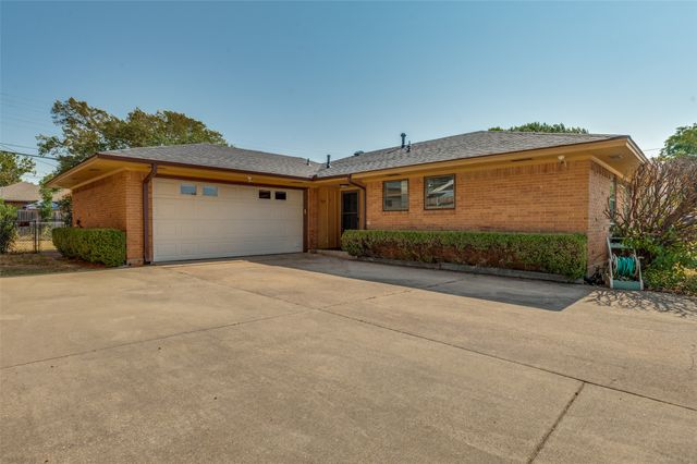 303 Merribrook Trail, Duncanville, TX 75116