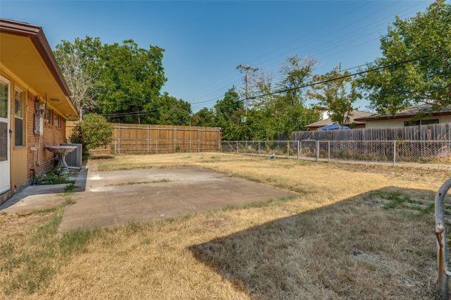 303 Merribrook Trail, Duncanville, TX 75116