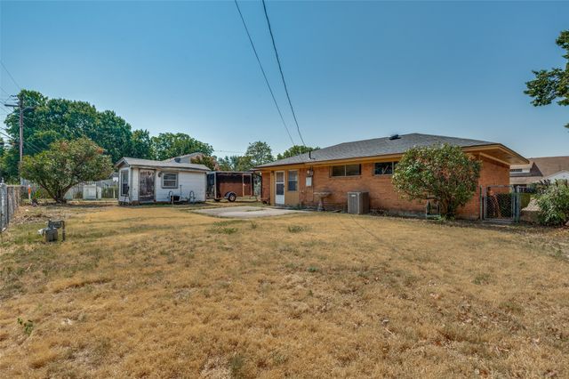 303 Merribrook Trail, Duncanville, TX 75116