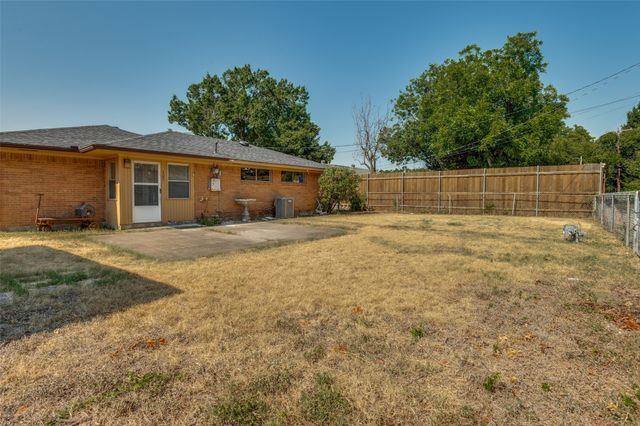 303 Merribrook Trail, Duncanville, TX 75116
