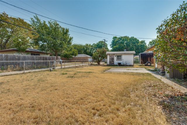 303 Merribrook Trail, Duncanville, TX 75116