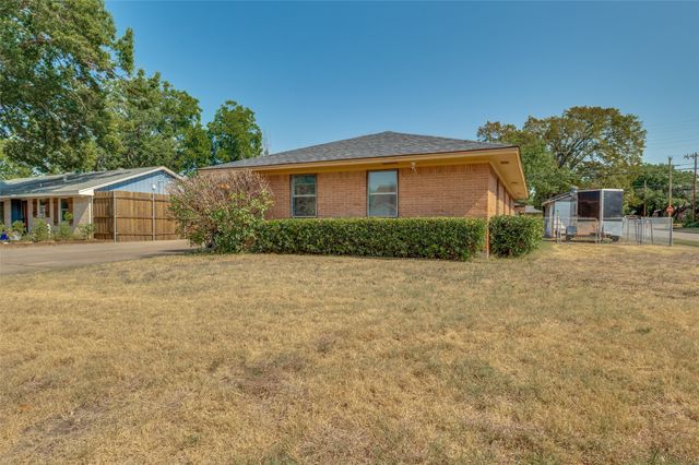 303 Merribrook Trail, Duncanville, TX 75116