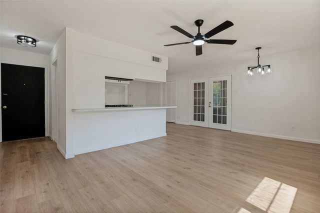 303 Merribrook Trail, Duncanville, TX 75116