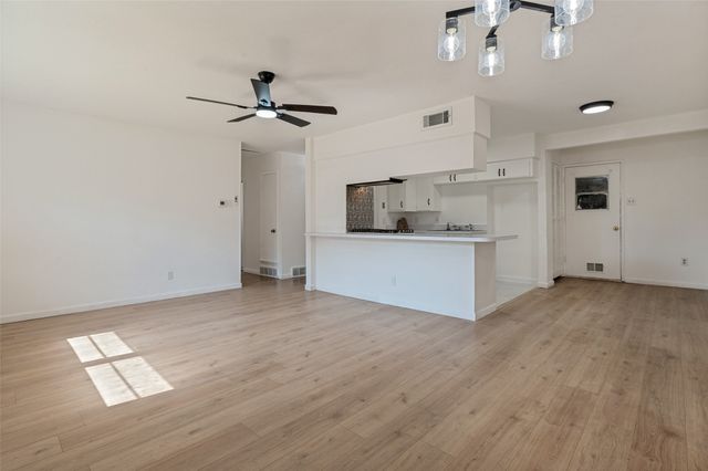 303 Merribrook Trail, Duncanville, TX 75116