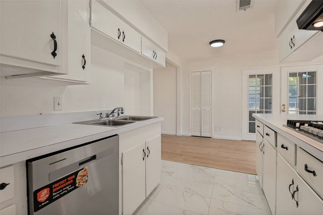 303 Merribrook Trail, Duncanville, TX 75116