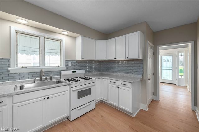 828 W 11th Street, Lorain, OH 44052