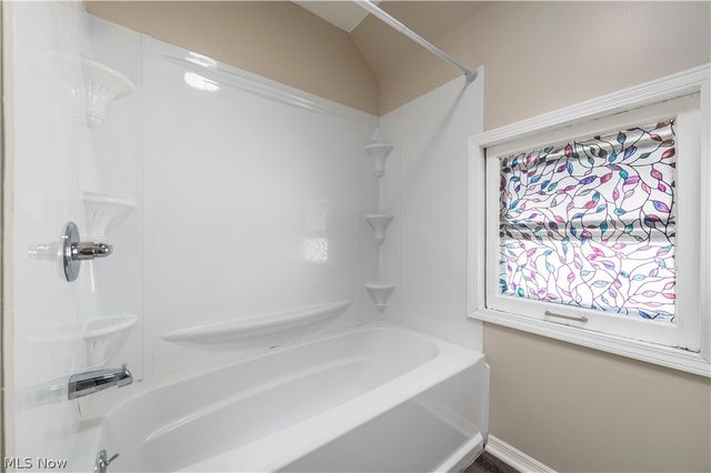 828 W 11th Street, Lorain, OH 44052