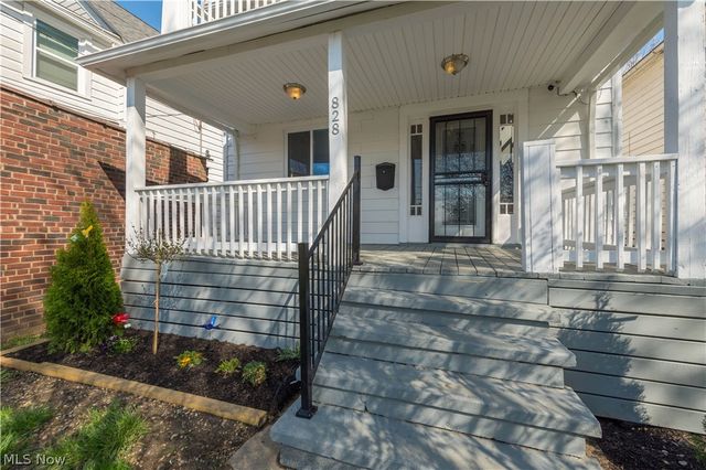 828 W 11th Street, Lorain, OH 44052