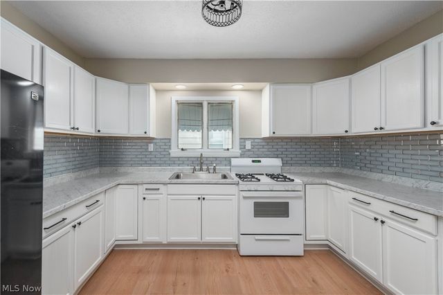 828 W 11th Street, Lorain, OH 44052