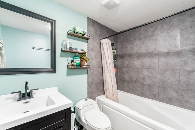 6162 Oakfield Drive E, Columbus, OH 43229