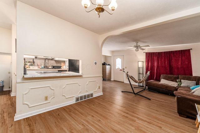 6162 Oakfield Drive E, Columbus, OH 43229