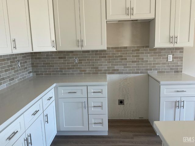9111 Brown Leaf Avenue, Bakersfield, CA 93306
