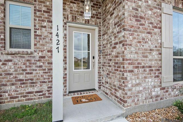 1427 Pelican Club Dr, Baton Rouge, LA 70820