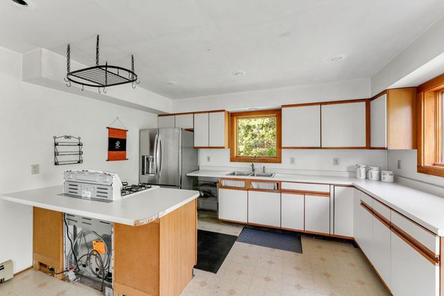 920 Quarterline Road, Clarendon, VT 05759