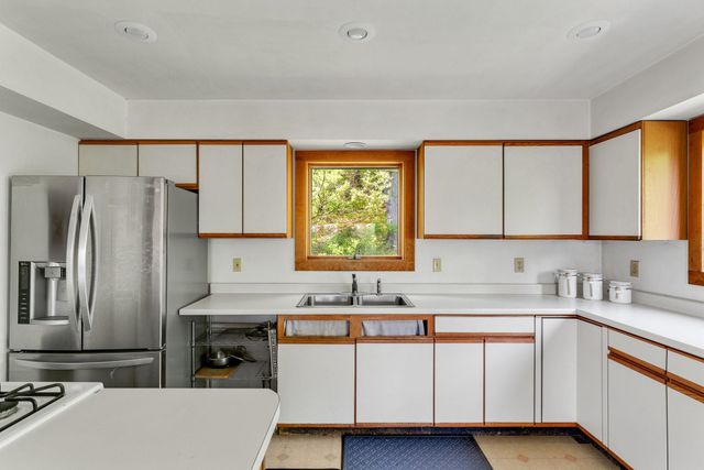 920 Quarterline Road, Clarendon, VT 05759