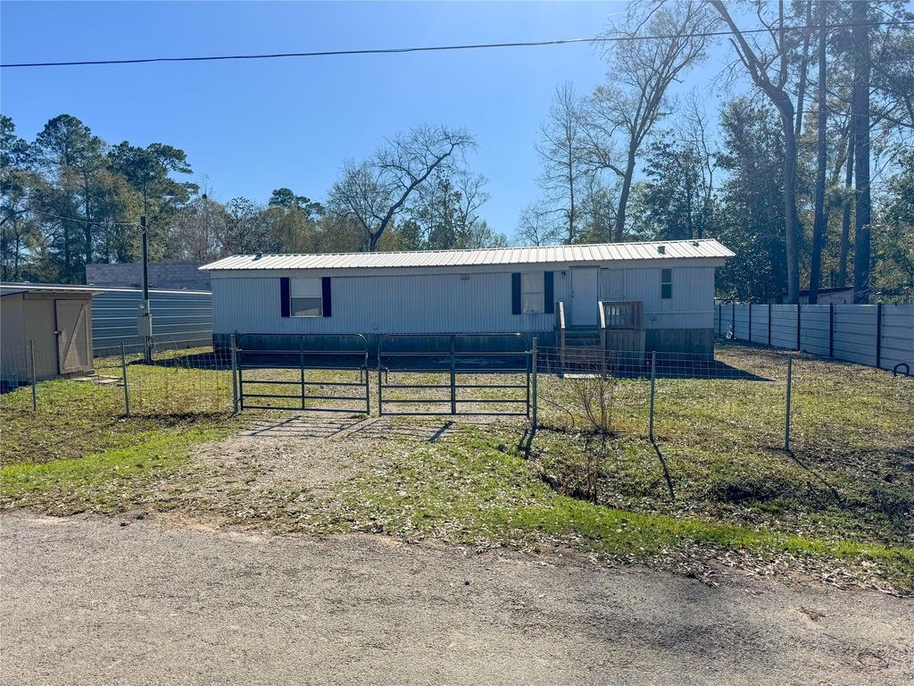 39 County Road 3478, Cleveland, TX 77327