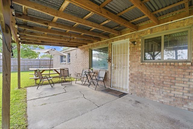 3003 Woodstone Drive, Baytown, TX 77521