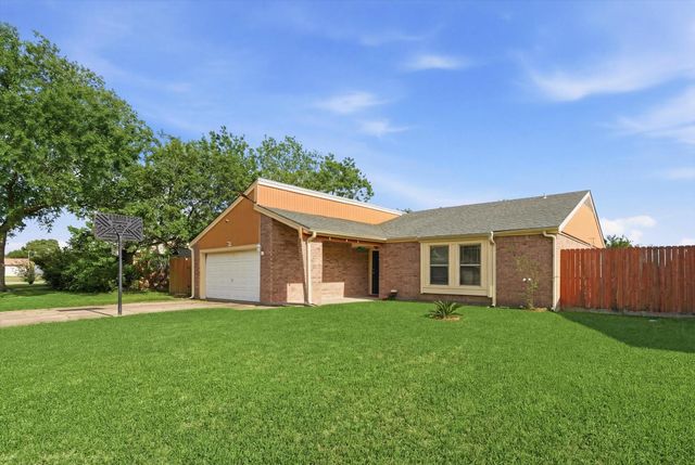 3003 Woodstone Drive, Baytown, TX 77521