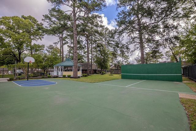 10703 Crestfield Court, Houston, TX 77070