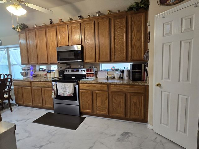 6013 Meadowglen Drive, Denton, TX 76226