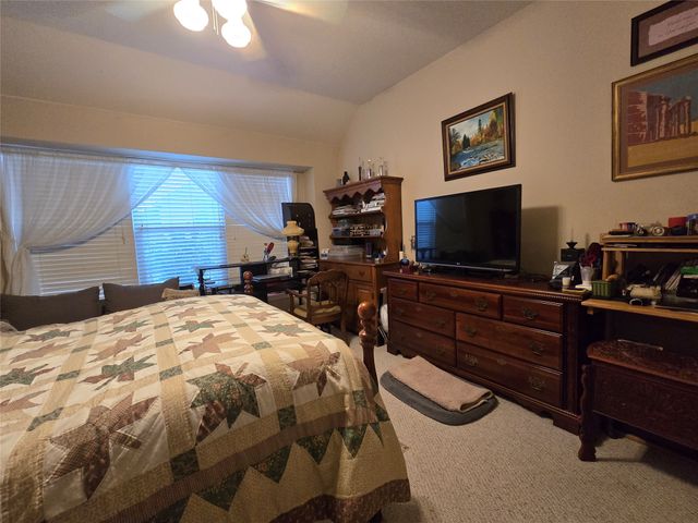 6013 Meadowglen Drive, Denton, TX 76226