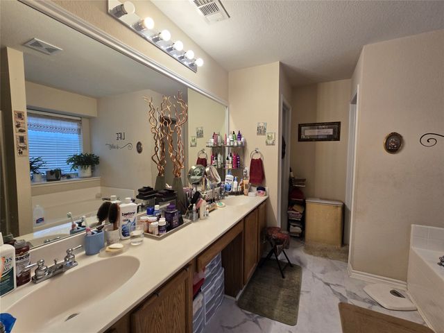 6013 Meadowglen Drive, Denton, TX 76226
