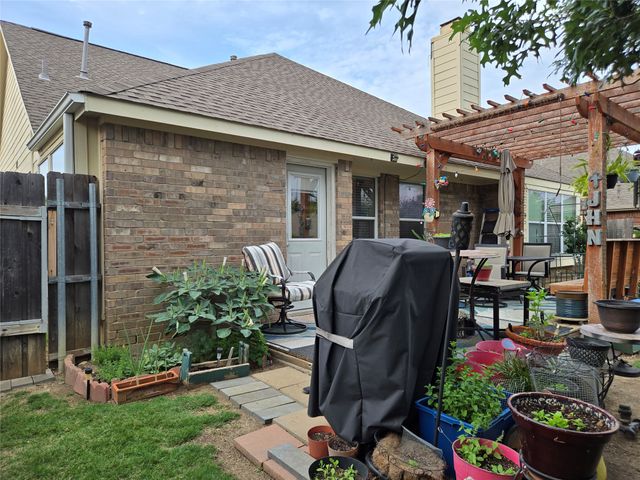 6013 Meadowglen Drive, Denton, TX 76226
