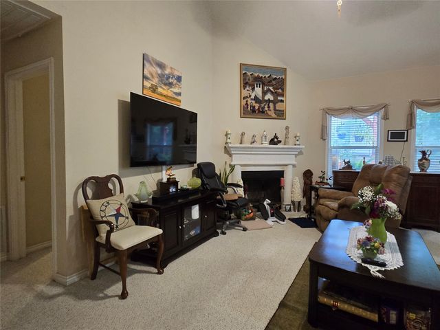 6013 Meadowglen Drive, Denton, TX 76226