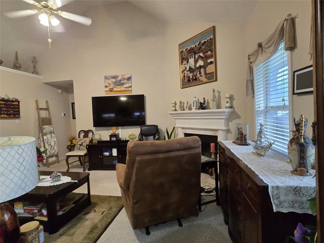 6013 Meadowglen Drive, Denton, TX 76226