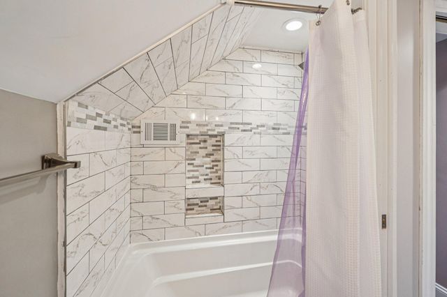 1559 Almond Avenue, Saint Paul, MN 55108